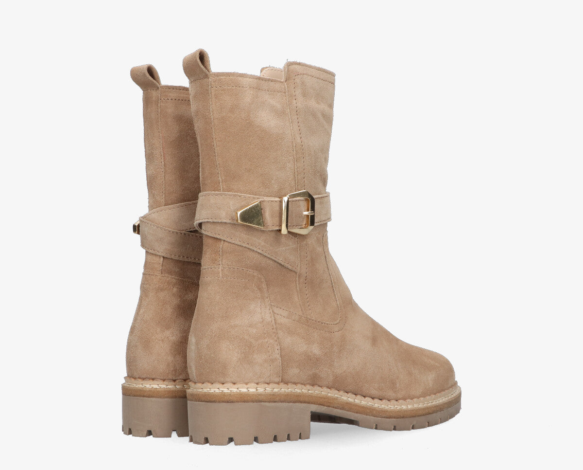 Julie 627-b