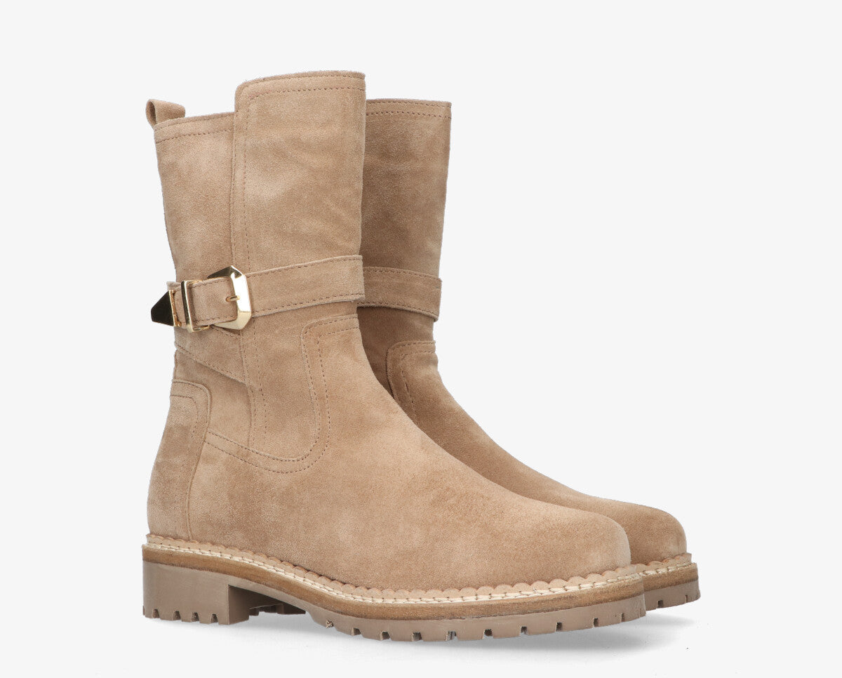 Julie 627-b