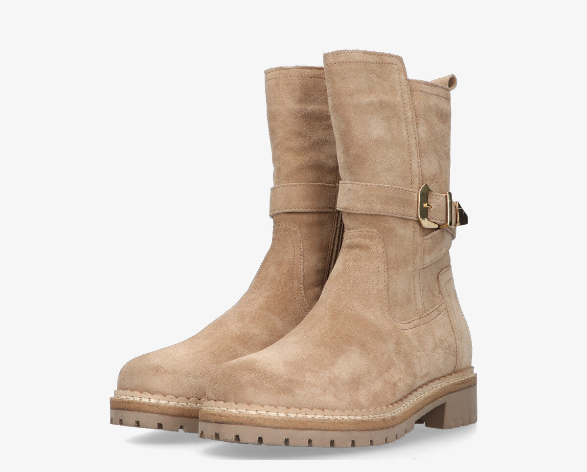 Julie 627-b