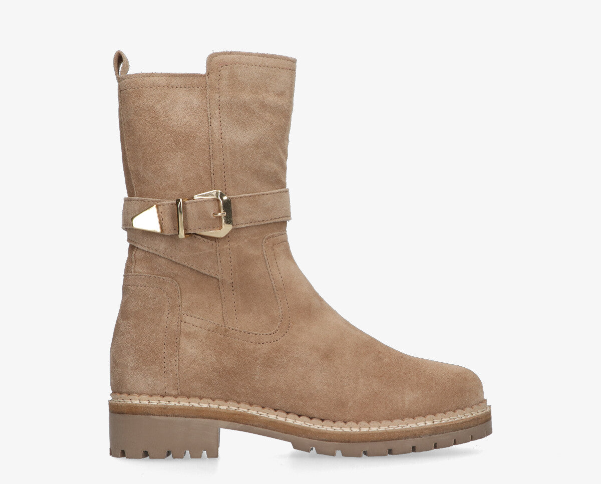 Julie 627-b