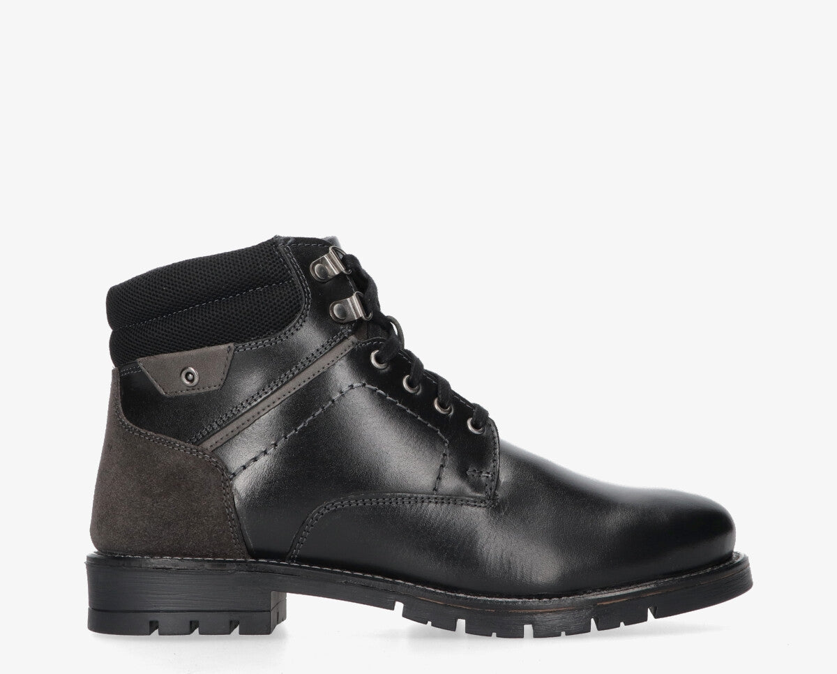 Teun 1-a Black laced boot - rubber sole