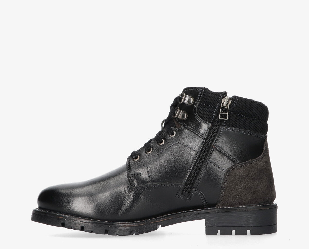 Teun 1-a Black laced boot - rubber sole