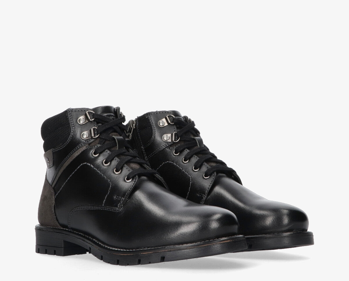 Teun 1-a Black laced boot - rubber sole