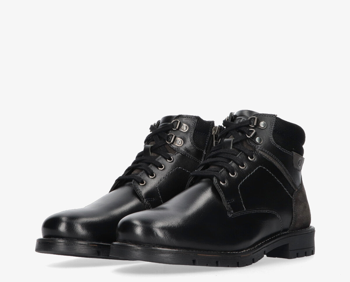 Teun 1-a Black laced boot - rubber sole